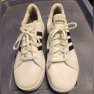 Adidas Grand Court White shoes. EUC. Men's 7. Women's 9